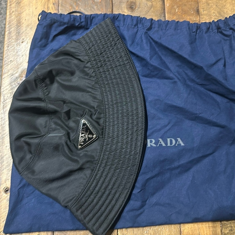 Prada bucket hat black size small